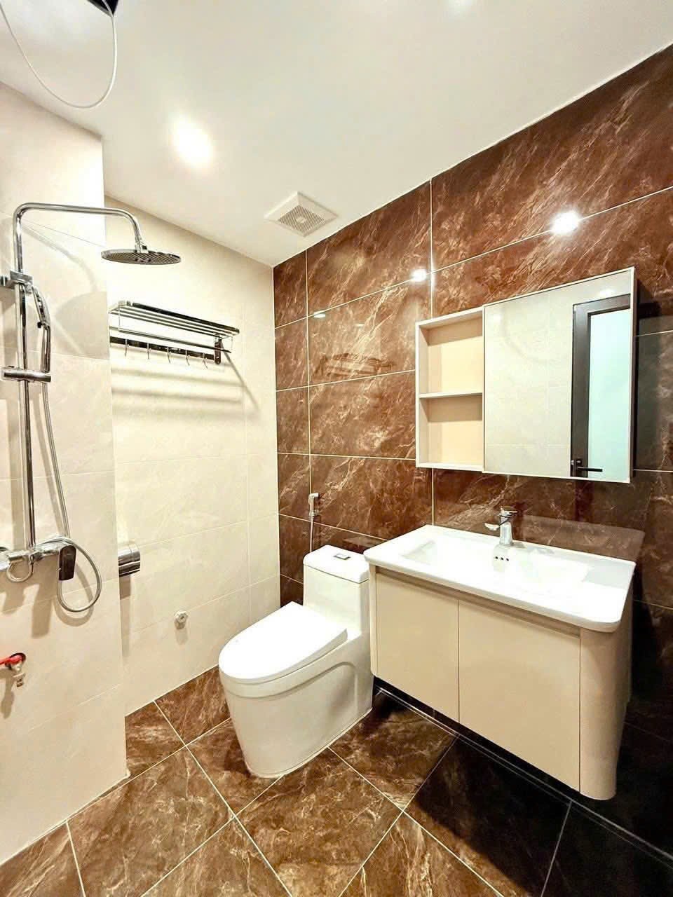Nhà mình cho thuê nhà, Trần Nhân Tông, Mai Hắc Đế; 226m2* 1.5T -37 tr 2