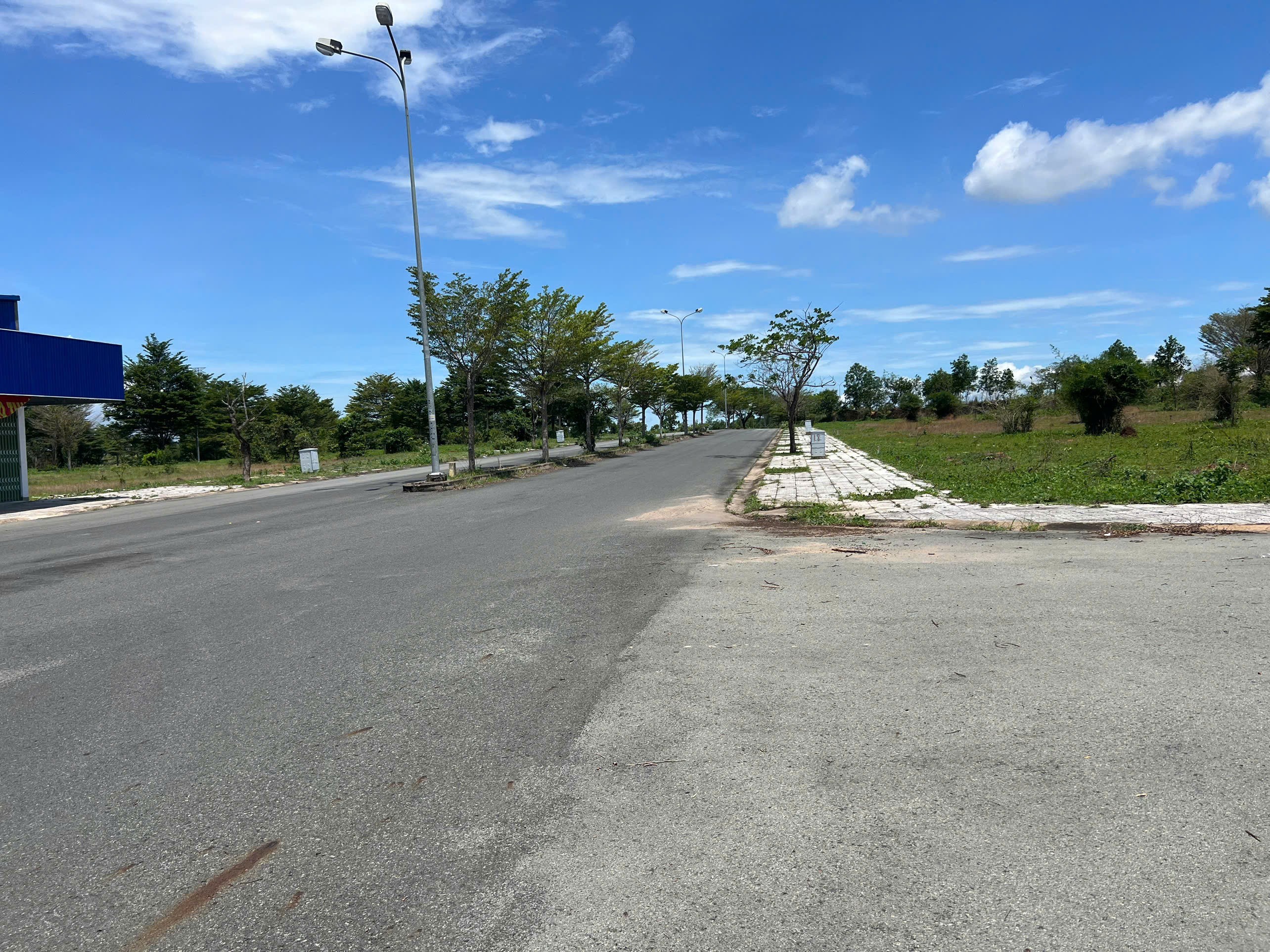 ĐẦU TƯ NGAY TRUNG TÂM THÀNH PHỐ SÂN BAY!!! CHỈ 850TR CÓ NGAY MẶT TIỀN ĐƯỜNG LỚN_SỔ SẴN!!! 5