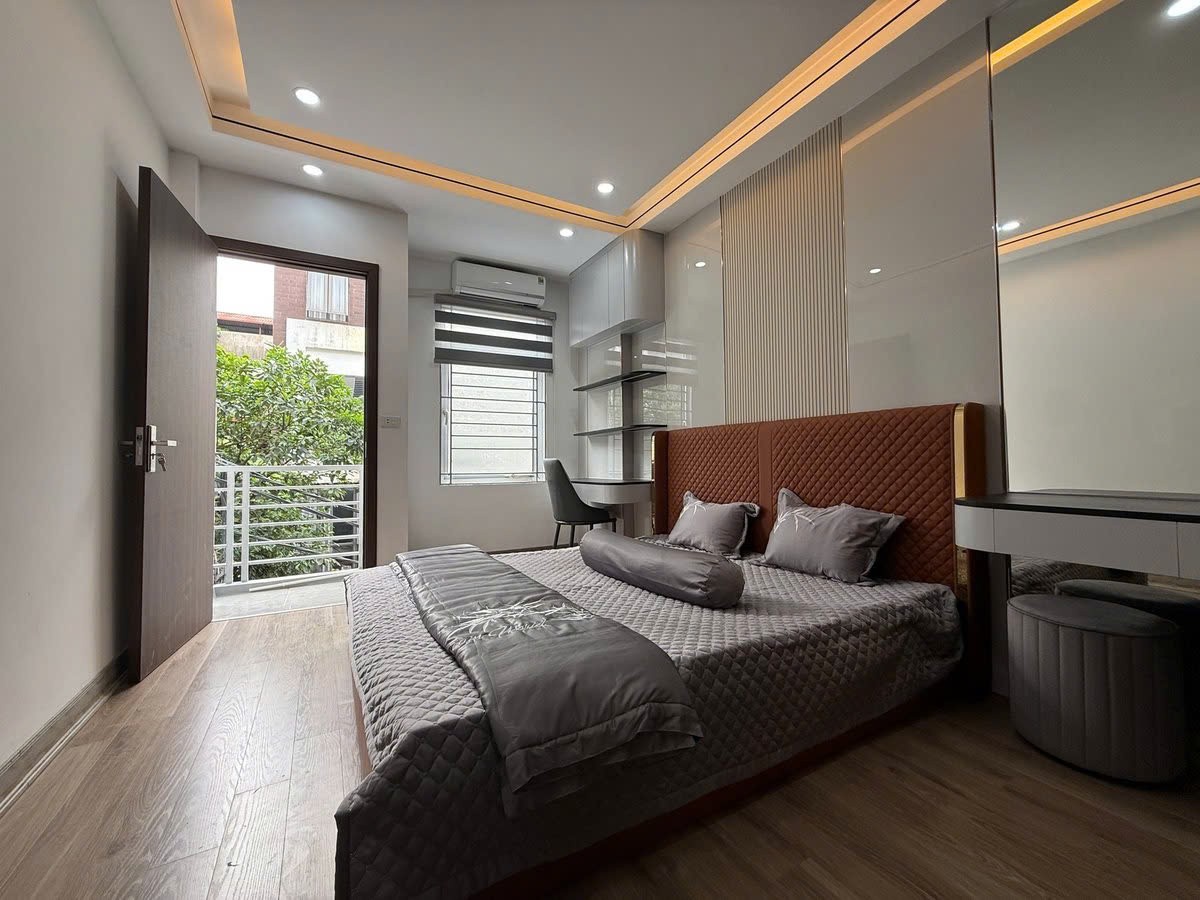 Bán CH dòng tiền Quan Nhân 38m2 - 5T - 8P, gần đường ô tô,Giá 11 tỷ 2