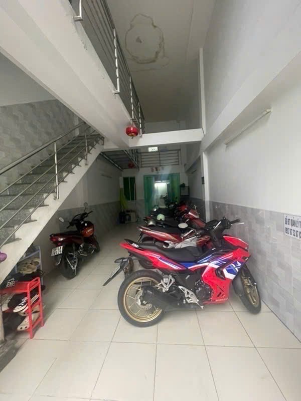 BÁN DÃY TRỌ- DÒNG TIỀN VỀ TÚI 48TR MỎI THÁNG- KẾ NGAY HẺM XE HƠI Đ.XE HƠI- GIAO THƯƠNG XÓM CHIẾU 5