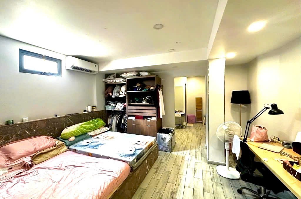 NHÀ ĐẸP Đ.BẾN VÂN ĐỒN- 72M2 NGANG 4.9M- NHỈNH 8T THÔI- LUU THÔNG THUẬN TIỆN- Đ.HOÀNG DIÊU, NGUYỄN 3
