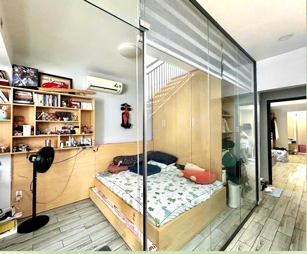 NHÀ ĐẸP Đ.BẾN VÂN ĐỒN- 72M2 NGANG 4.9M- NHỈNH 8T THÔI- LUU THÔNG THUẬN TIỆN- Đ.HOÀNG DIÊU, NGUYỄN 4
