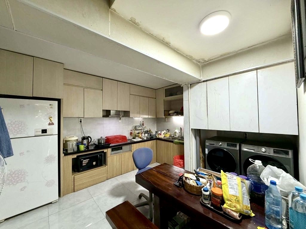BÁN SIÊU PHẨM NHÀ MẶT TIỀN- XE HƠI ĐẬU CỬA- 54M2 CHỈ 5.6T- BẾN VÂN ĐỒN- NGAY PHỐ ẨM THỰC VĨNH 4