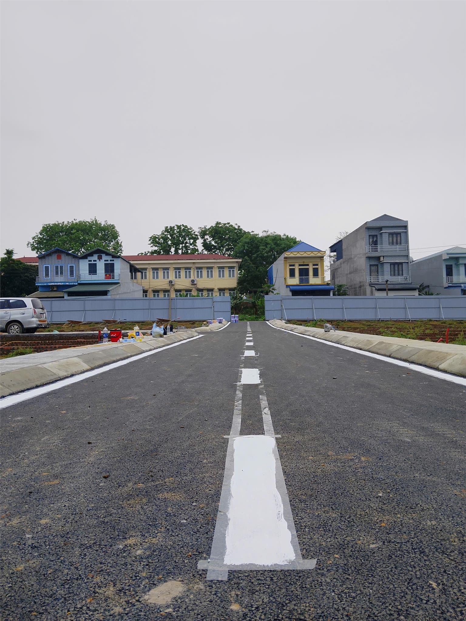 Tôi cần bán mảnh đất diện tích 59m2 , Mặt tiền 4m, nở hậu, sổ đỏ sẵn có, 100% đất ở. Vị trí gần 5