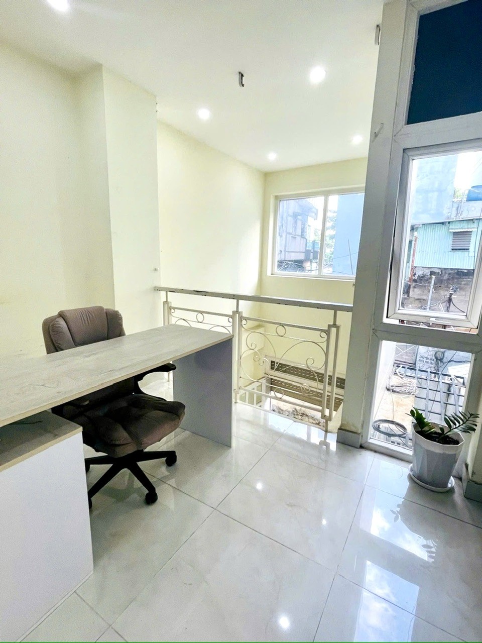 NHÀ NGON 4 TẦNG- CHỈ 6.2T- XE HƠI ĐẬU CỬA- 5M RA MẶT TIỀN TÔN THẤT THUYẾT- GIAO THƯƠNG NGUYỄN THẦN 3