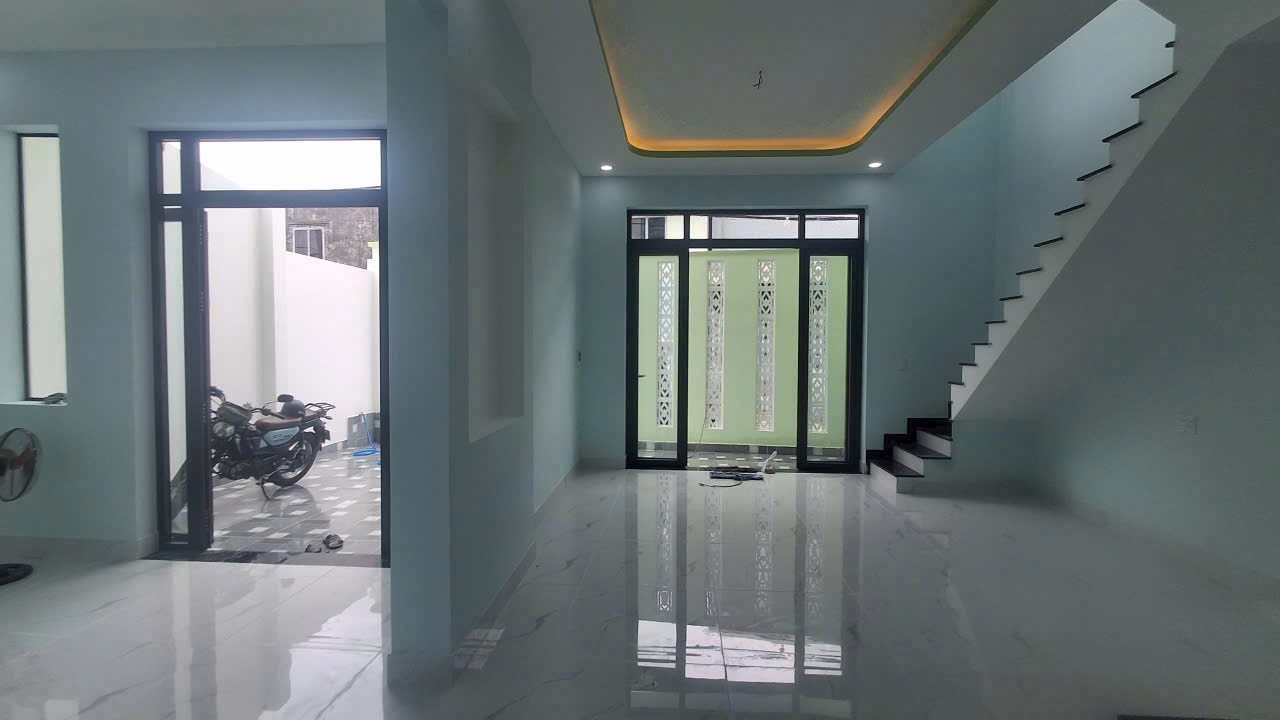 Bán nhà mới xây / đường Huỳnh Minh Mương, Tân Thạnh Đông dt 83m2 1 lầu 3pn,2wc giá 3,1 tỷ 3