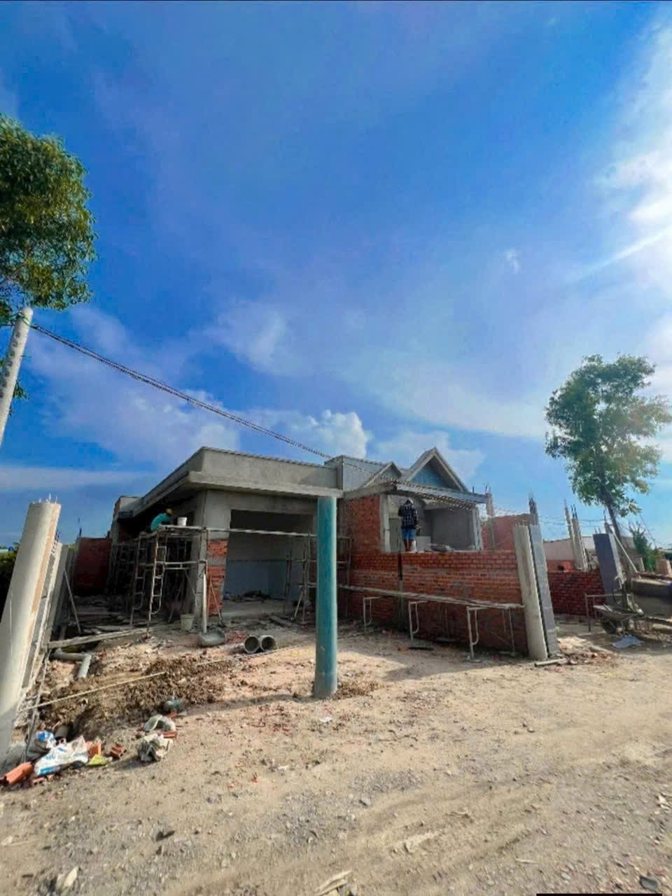 Bán 2 nhà cấp 4 đang hoàn thiện xã Lương Hòa dt 110m2 full thổ đường oto đá xanh giá 1,7 tỷ/ căn 2