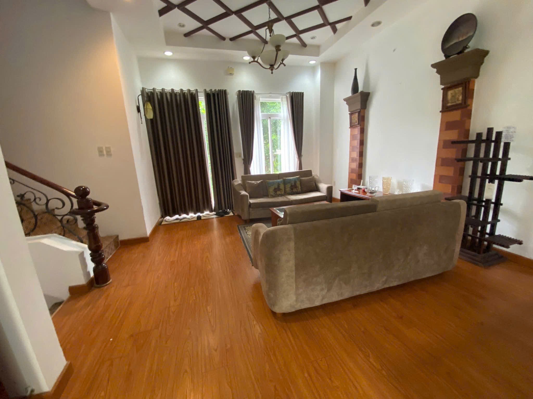 Cho thuê Biệt thự Quận 9, Hồ Chí Minh, Diện tích 200m², Giá 16 Triệu/tháng