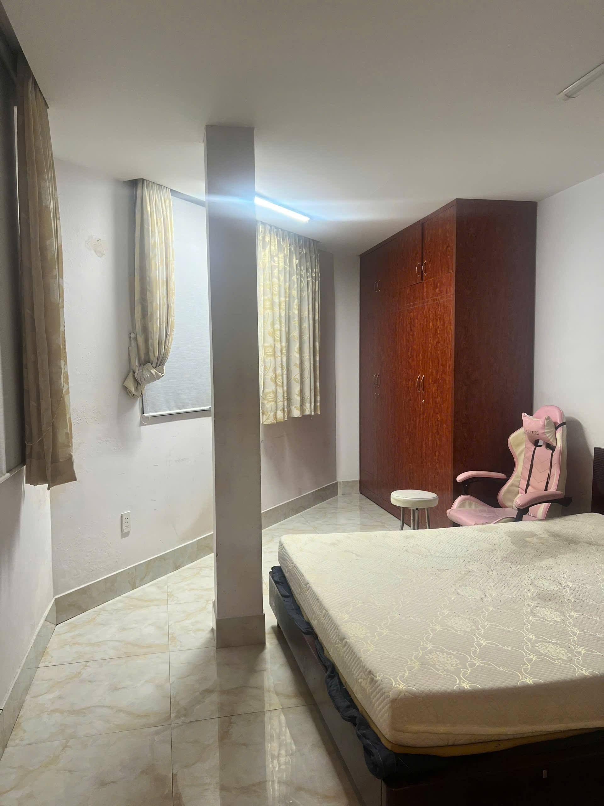 Bán nhà mặt tiền Hoàng Sa ,p11,q3 góc 3mt, vị trí kinh doanh đắc địa 1 lửng, 2 lầu,2pn,4wc giá 7,5 4