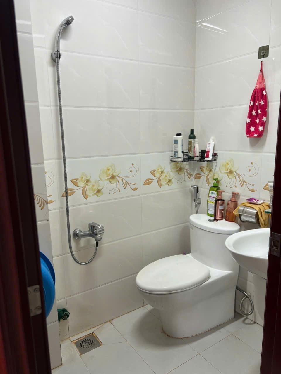 Bán nhà mặt tiền Hoàng Sa ,p11,q3 góc 3mt, vị trí kinh doanh đắc địa 1 lửng, 2 lầu,2pn,4wc giá 7,5 8