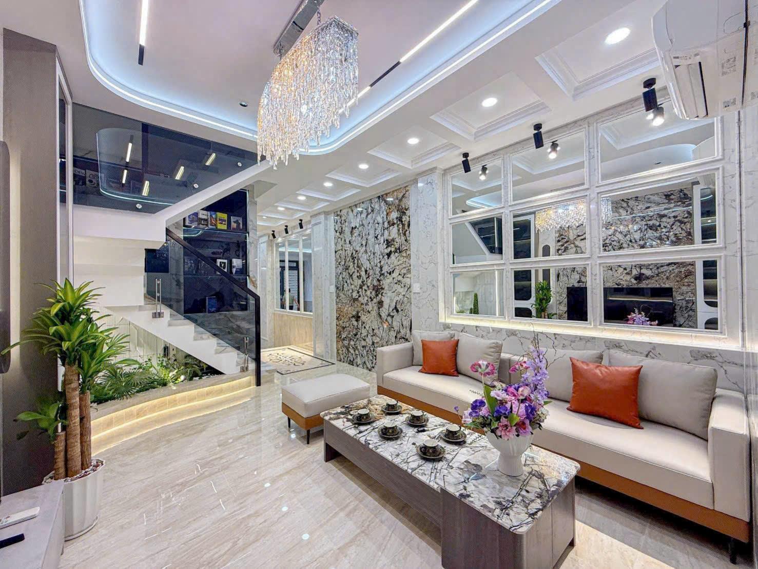 Nhà vừa ở vừa mở công ty, có thang máy, ngay Lâm Văn Bền, nội thất nhập khẩu 2