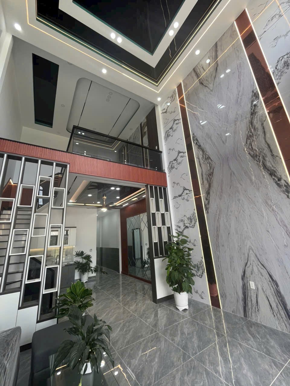 Bán 2 nhà mới xây gần chợ đình Mỹ Hạnh Bắc dt 150m2 full thổ 1 lầu 4pn,5wc hướng Nam giá 2,9 tỷ / c 12