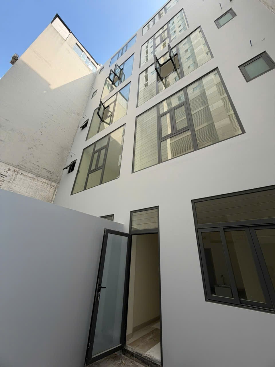 Cho thuê Nhà mặt tiền Quận 7, Hồ Chí Minh, Diện tích 200m², Giá 155 Triệu/tháng 4