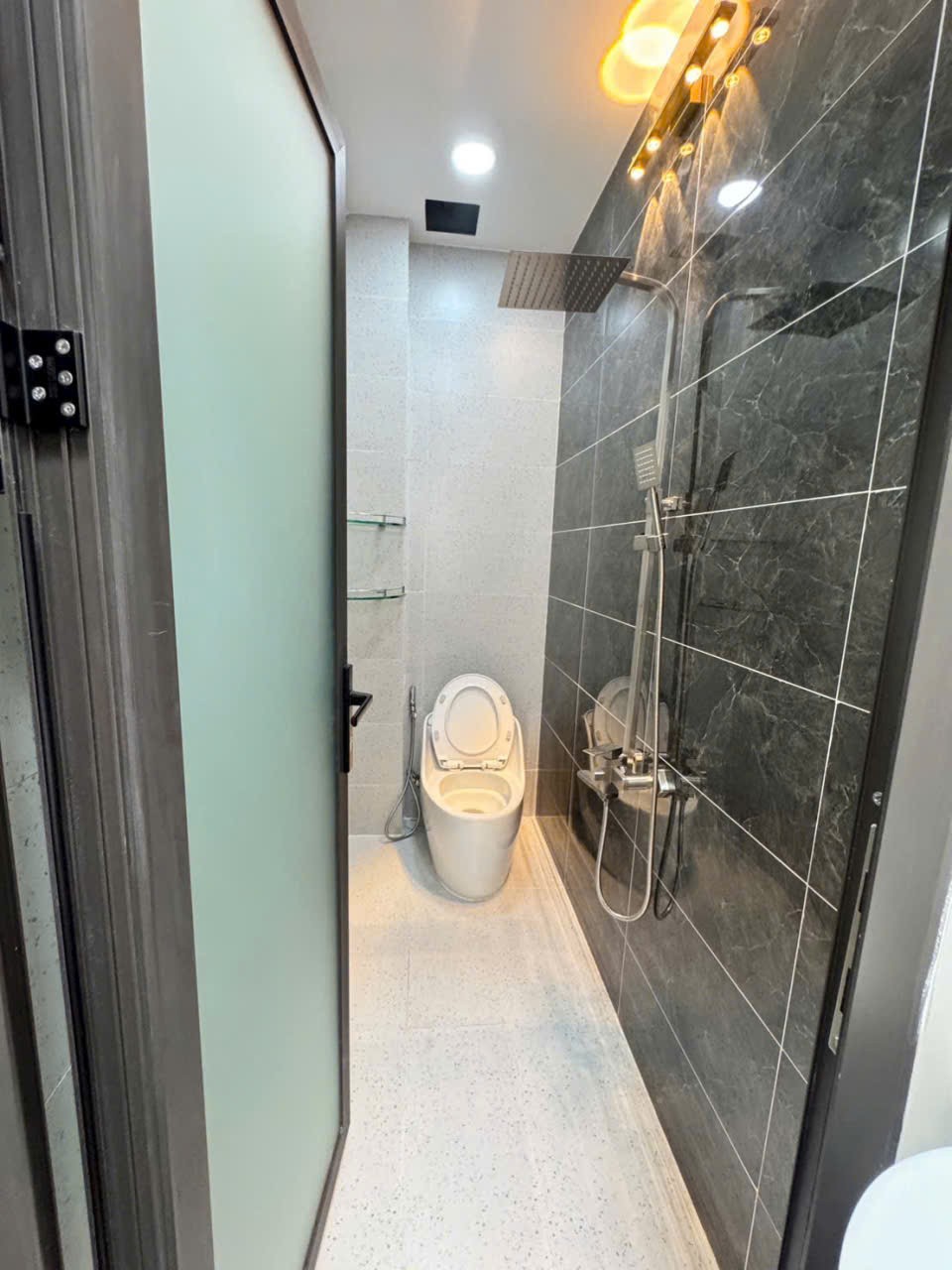 Bán nhà mới xây trục đường hiếm ngang 30m Bình Hưng Hòa dt 38m2 1 lầu ,2pn,2wc giá 6,5 tỷ 10