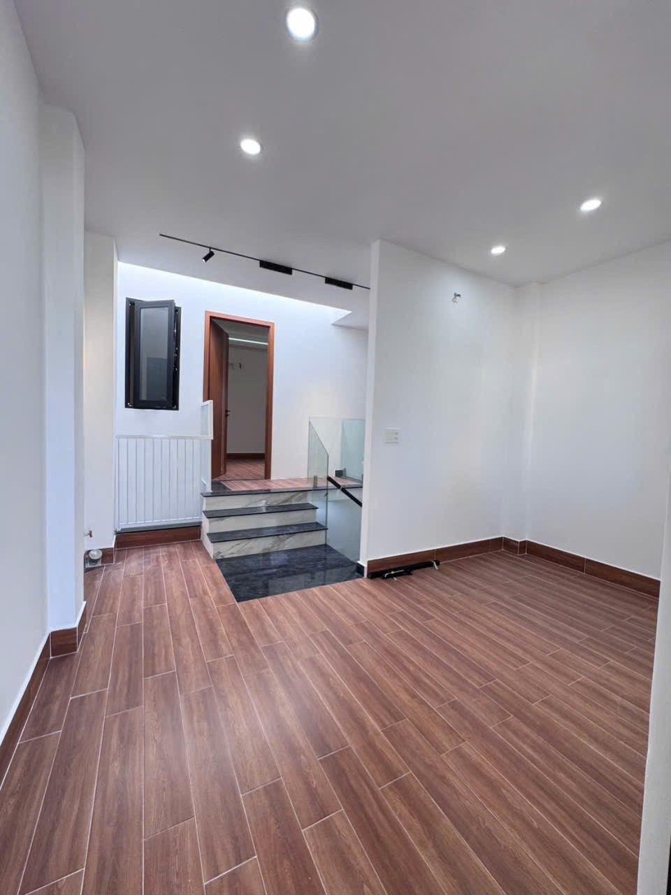 Bán nhà mới xây hẻm đường số 3, Bình Hưng Hòa dt 52,8m2 3 lầu,4pn,5wc giá 6,35 tỷ 6