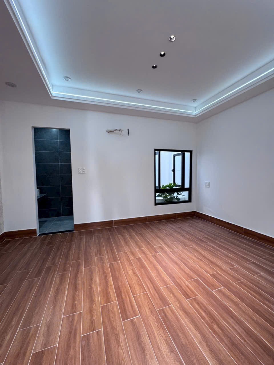 Bán nhà mới xây hẻm đường số 3, Bình Hưng Hòa dt 52,8m2 3 lầu,4pn,5wc giá 6,35 tỷ 9