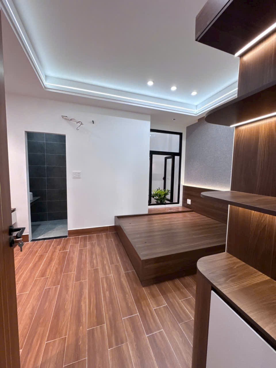 Bán nhà mới xây hẻm đường số 3, Bình Hưng Hòa dt 52,8m2 3 lầu,4pn,5wc giá 6,35 tỷ 10