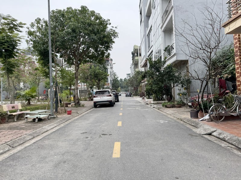 Bán đất TĐC Giang Biên 64,3m2 hướng Đông Nam, view vườn hoa thoáng trọn đời, giá tốt 3