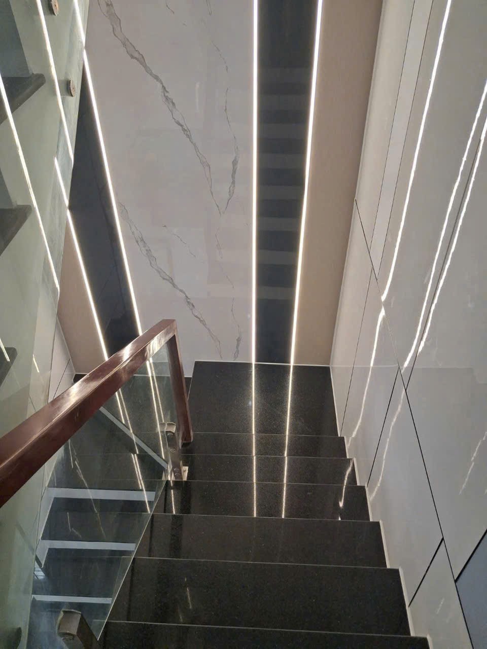 Bán nhà hẻm oto Lê Văn Quới, Bình Trị Đông A dt 60m2 3 lầu ,6pn,6wc giá 7,9 tỷ 6