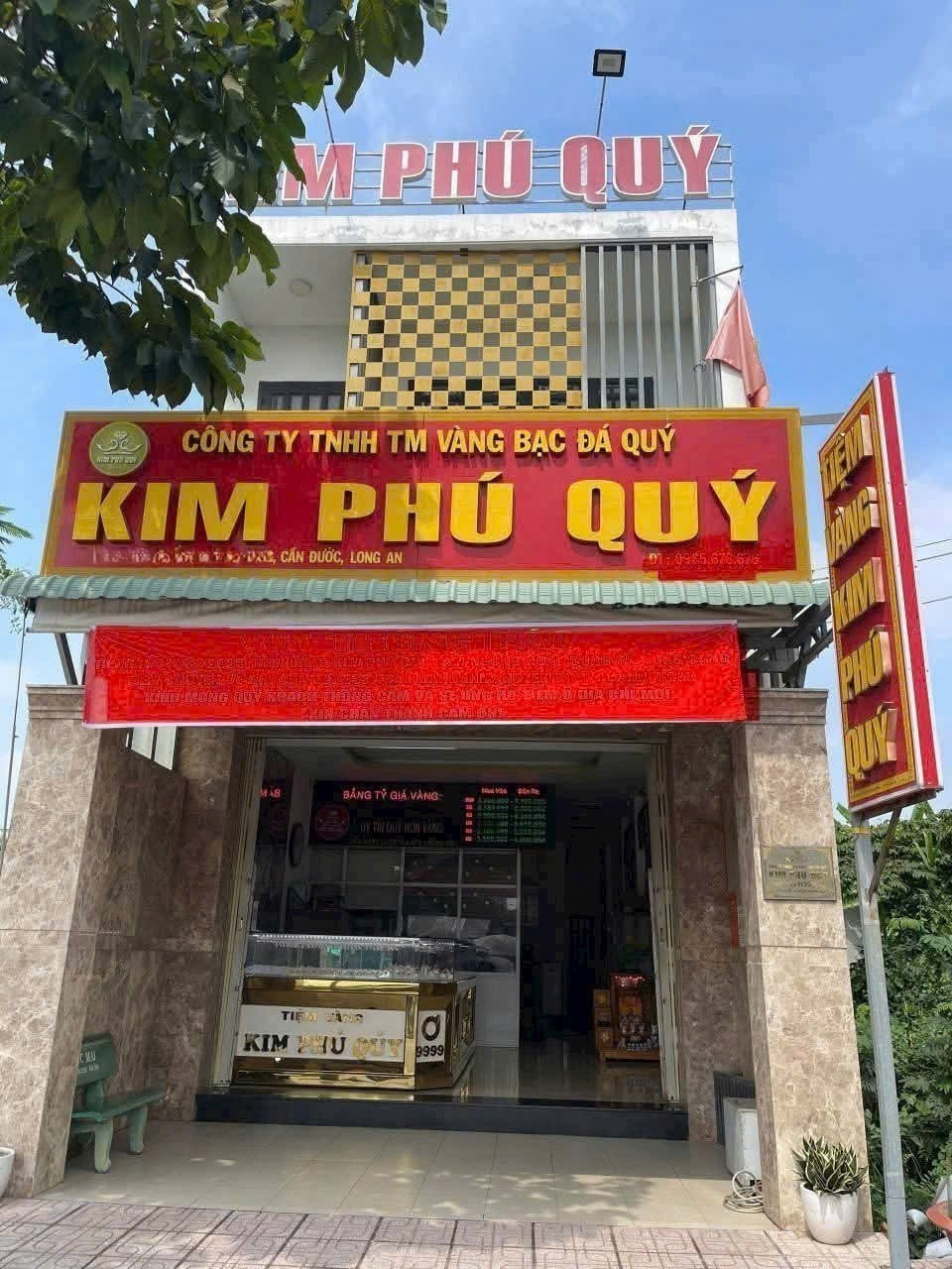 Bán nhà mặt tiền gần Chợ Mới xã Long Cang dt 100m2 full thổ 1 lầu ,3pn , 3wc giá chốt 3,9 tỷ