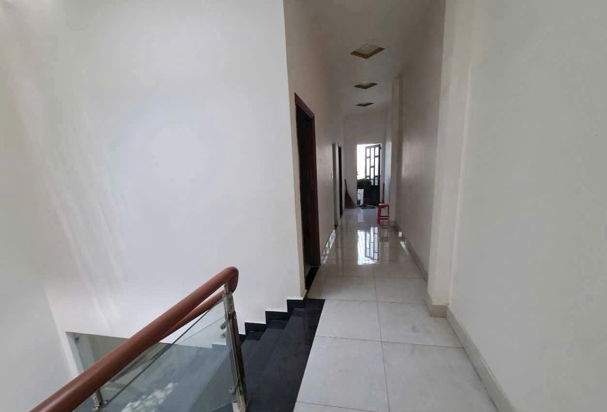 Bán nhà mặt tiền gần Chợ Mới xã Long Cang dt 100m2 full thổ 1 lầu ,3pn , 3wc giá chốt 3,9 tỷ 5