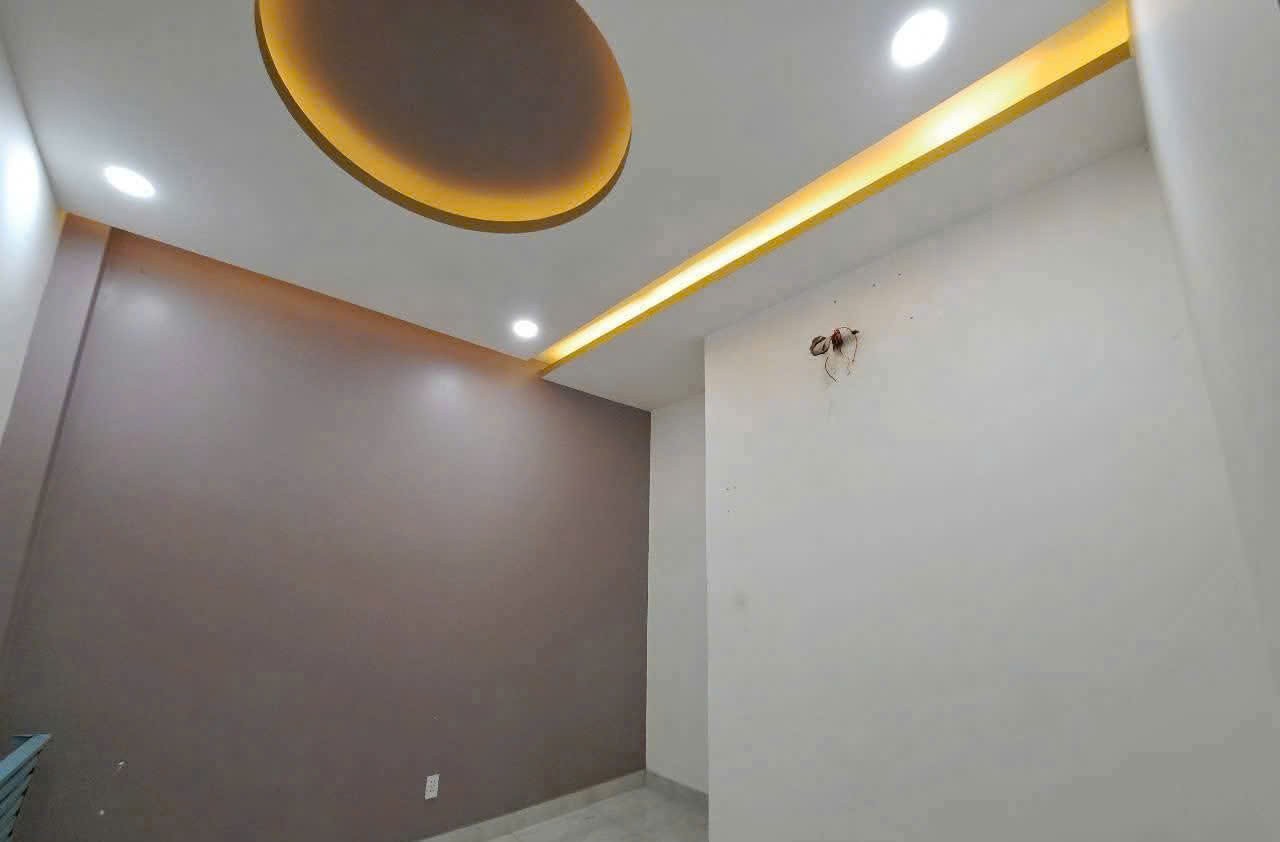Bán nhà mặt tiền gần Chợ Mới xã Long Cang dt 100m2 full thổ 1 lầu ,3pn , 3wc giá chốt 3,9 tỷ 6