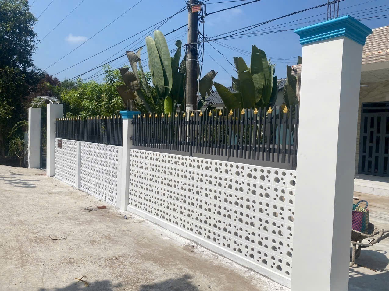 Bán nhà mái thái sân vườn xã Lương Bình, dt 500m2 full thổ , đường oto beton giá 4,5 tỷ
