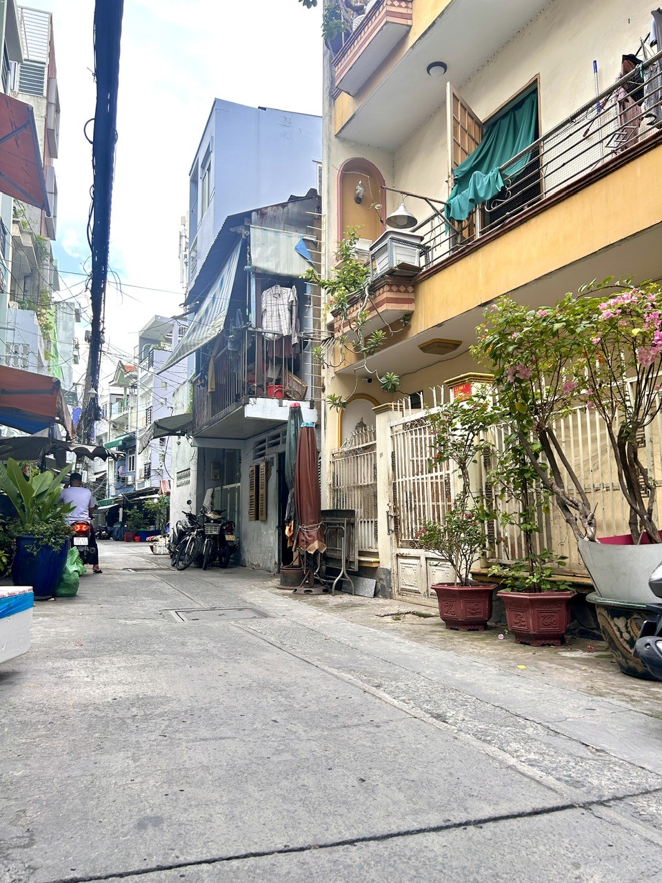 SIÊU PHẨM NHÀ BÁN Đ.TÔN THẤT THUYẾT- XE HƠI ĐẬU CỬA- CHỈ VỚI 5 ĐỒNG NHỈNH- 26M2- LƯU THÔNG 4