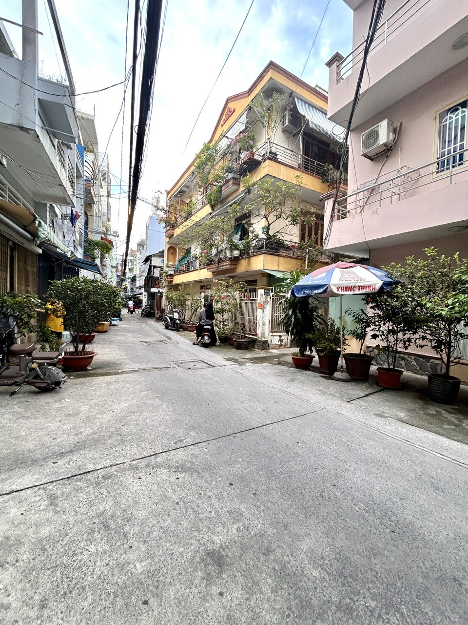 SIÊU PHẨM NHÀ BÁN Đ.TÔN THẤT THUYẾT- XE HƠI ĐẬU CỬA- CHỈ VỚI 5 ĐỒNG NHỈNH- 26M2- LƯU THÔNG 2