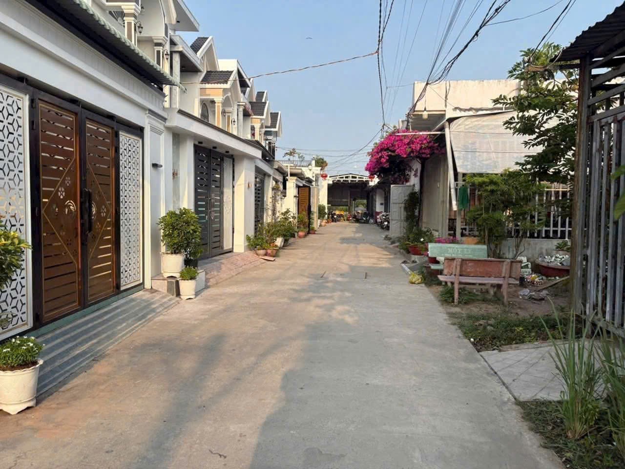 Bán đất đường oto beton 4m xã Tân Bửu, Bến Lức, dt 225m2 full thổ giá 3,2 tỷ 4