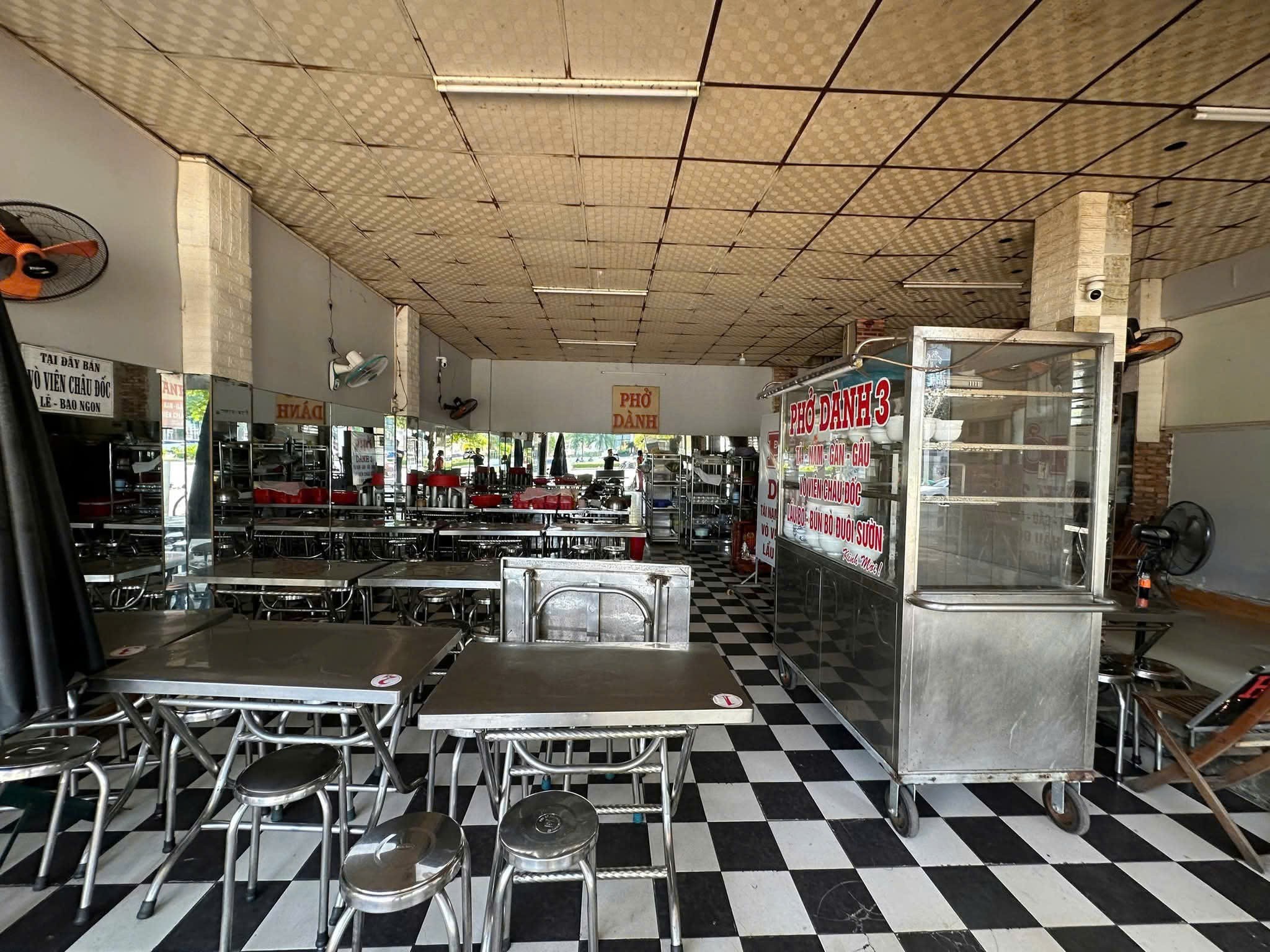 Cho thuê Nhà mặt tiền đường Quang Trung, Phường Hưng Phú, Diện tích 121.5m², Giá 22 Triệu/tháng