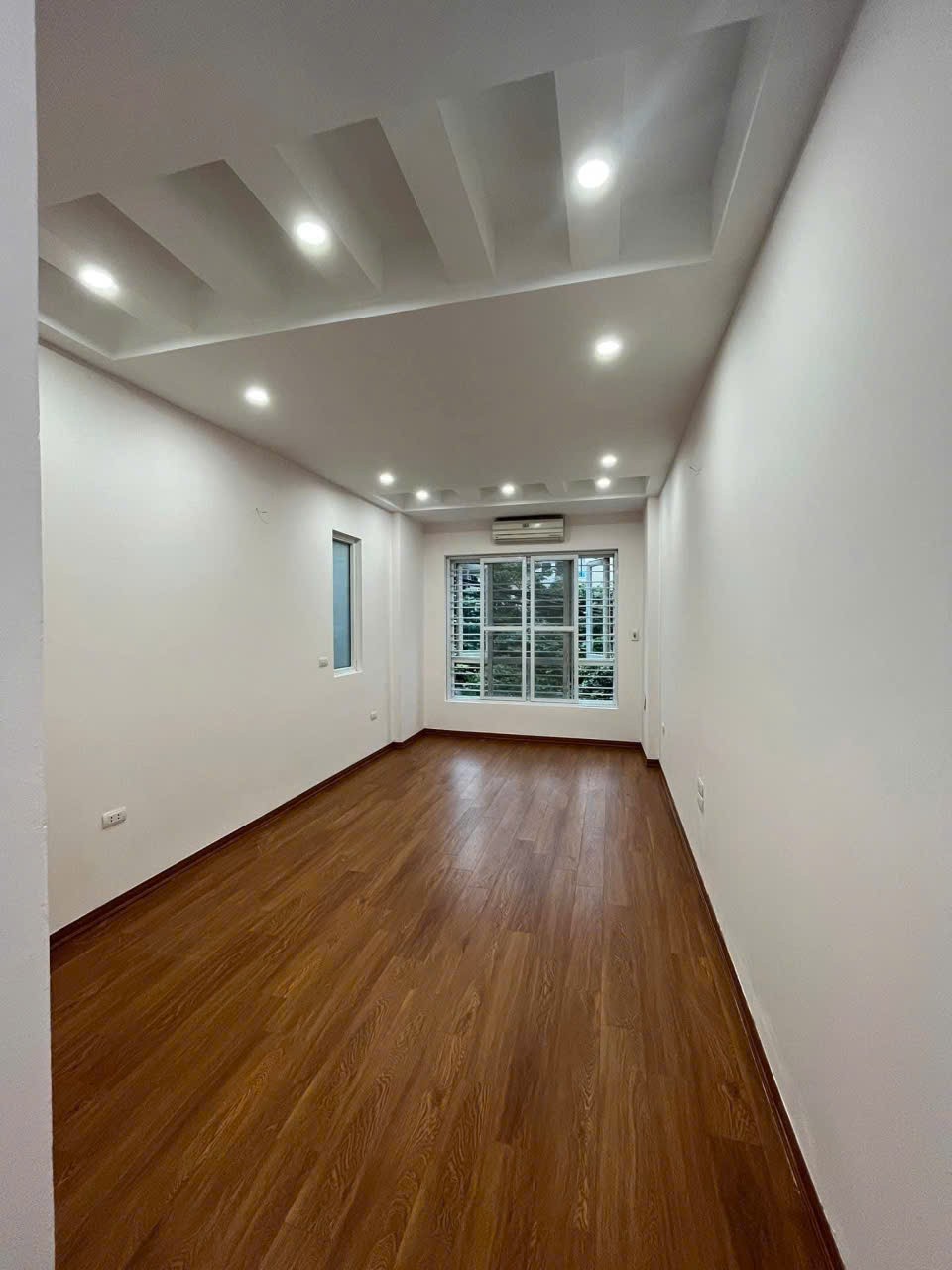 CHO THUÊ NGUYÊN CĂN TRẦN KHÁT CHÂN, NHÀ MỚI SÁT PHỐ, 38M 5T, 3 NGỦ 12TR 0965549363