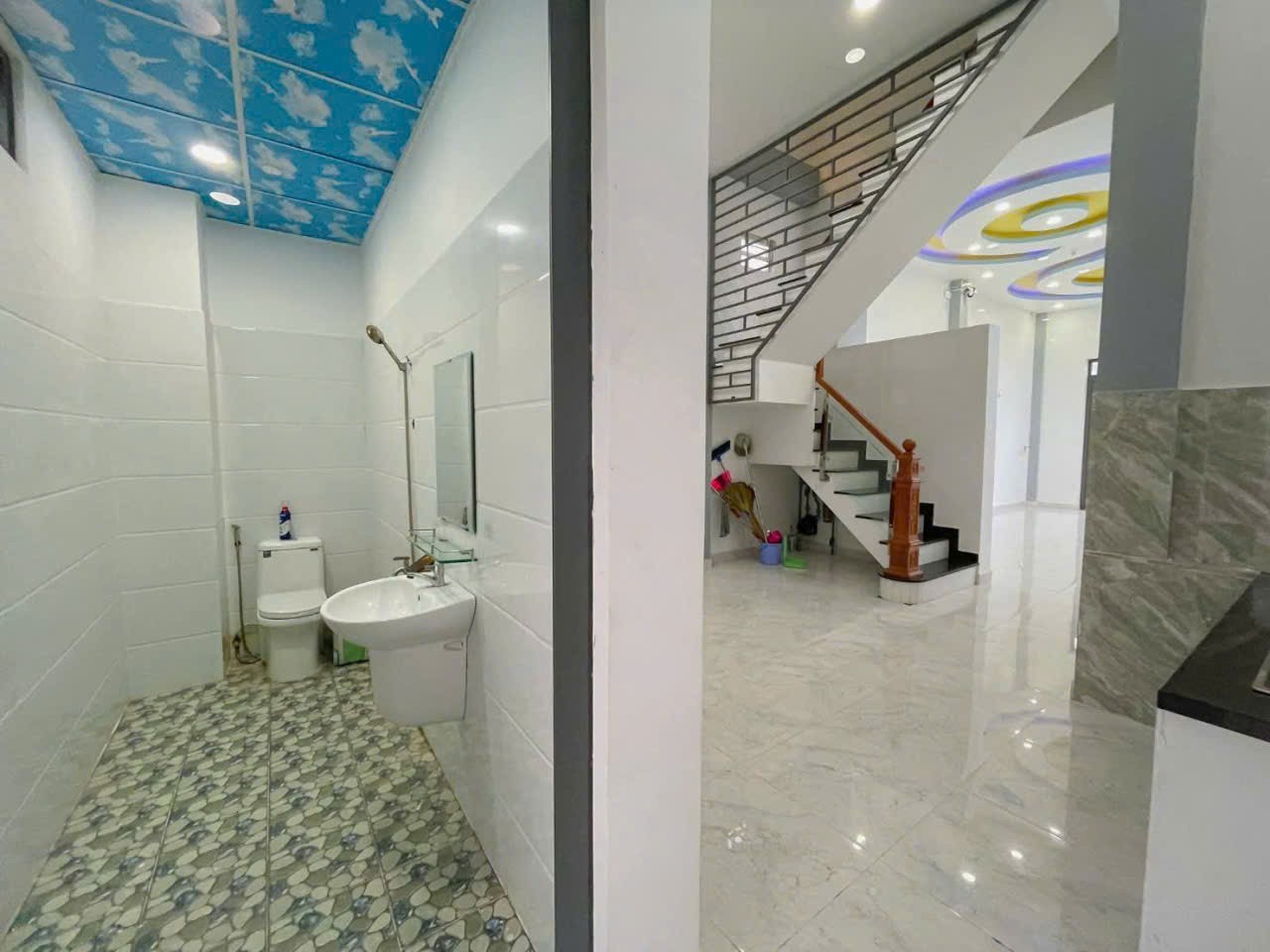 Bán nhà mặt tiền tỉnh lộ 835C , xã Phước Lợi dt 180m2 , 1 lầu , 2pn,2wc giá 2,85 tỷ 7