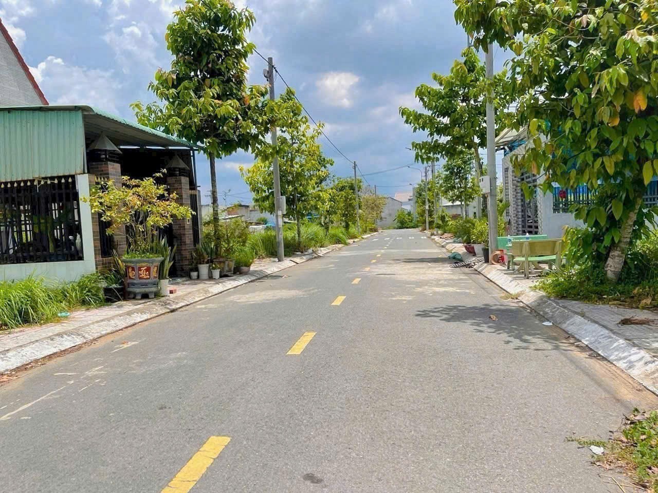 Bán đất góc 2mt đường số 1, KDC Thuận Đạo, xã Long Định dt 170m2 giá 2,499 tỷ