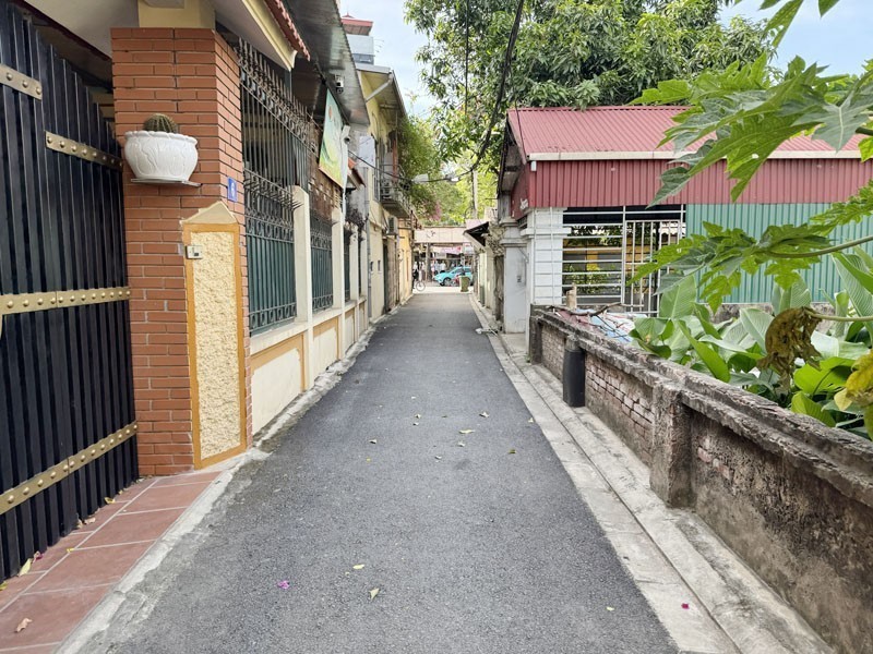 Cần bán 43,4m2 đất ngõ 287 Ngô Xuân Quảng. Đường thông ô tô nhỏ, ngay gần trường chợ
