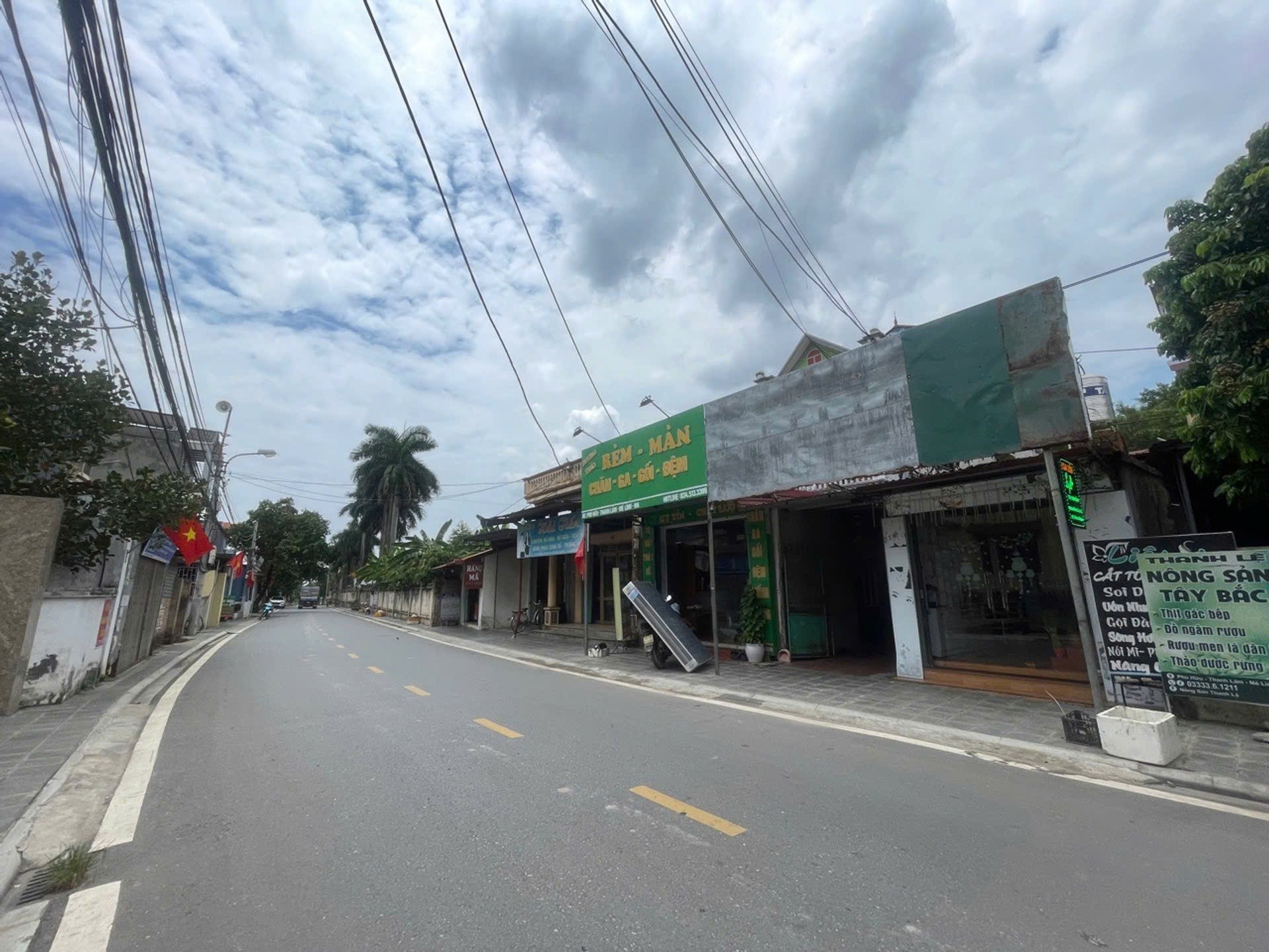 Cần bán 101m thổ cư thô Phú Hữu, đất vuông vắn, giá 5,x tỷ, sổ cất két sẵn giao dịch 3