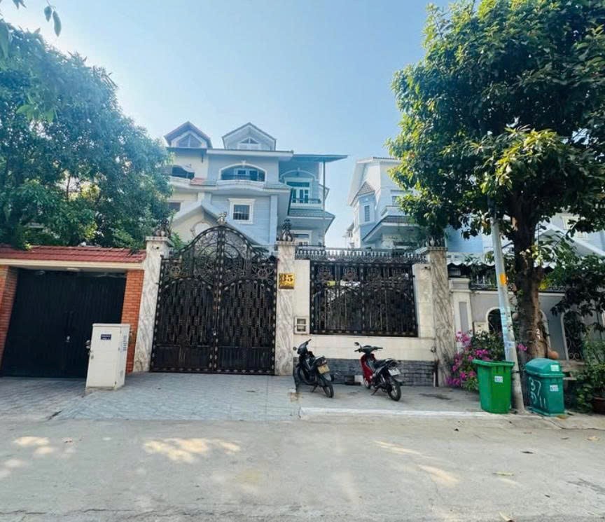 Cần bán Biệt thự Phường Phước Long B, Quận 9, Diện tích 200m², Giá 21 Tỷ 4