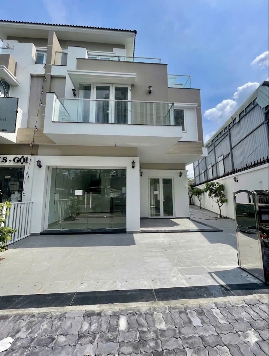 Cho thuê Nhà mặt tiền Quận 9, Hồ Chí Minh, Diện tích 231m², Giá 46 Triệu/tháng