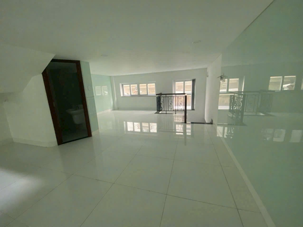 Cho thuê Nhà mặt tiền Quận 7, Hồ Chí Minh, Diện tích 120m², Giá 050 Triệu/tháng 4