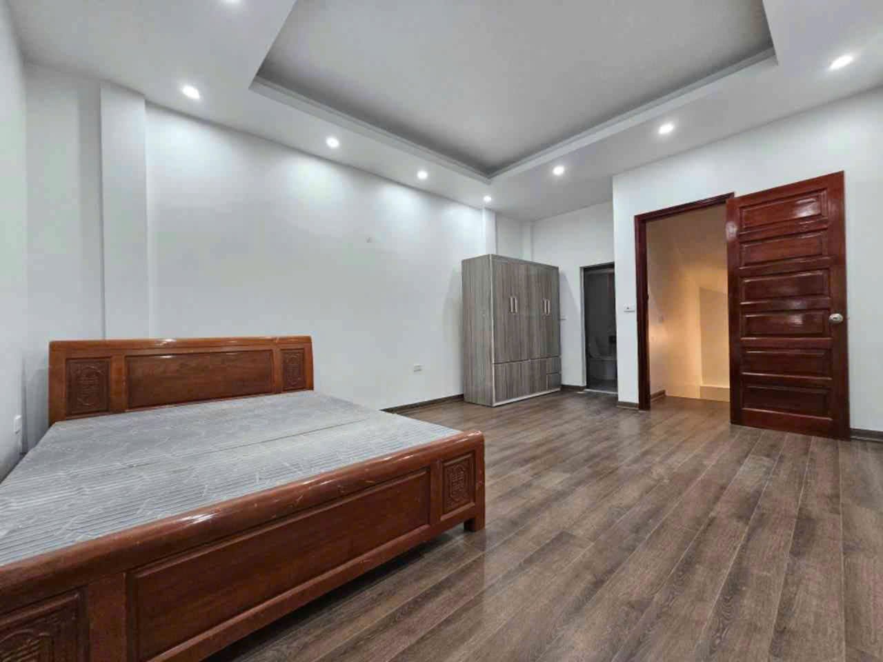 NHÀ ĐẸP TRUNG TÂM PHÚC LỢI –NGÕ Ô TÔ  THÔNG – GẦN VINHOMES RIVERSIDE – 40M² X 5 TẦNG – GIÁ 3