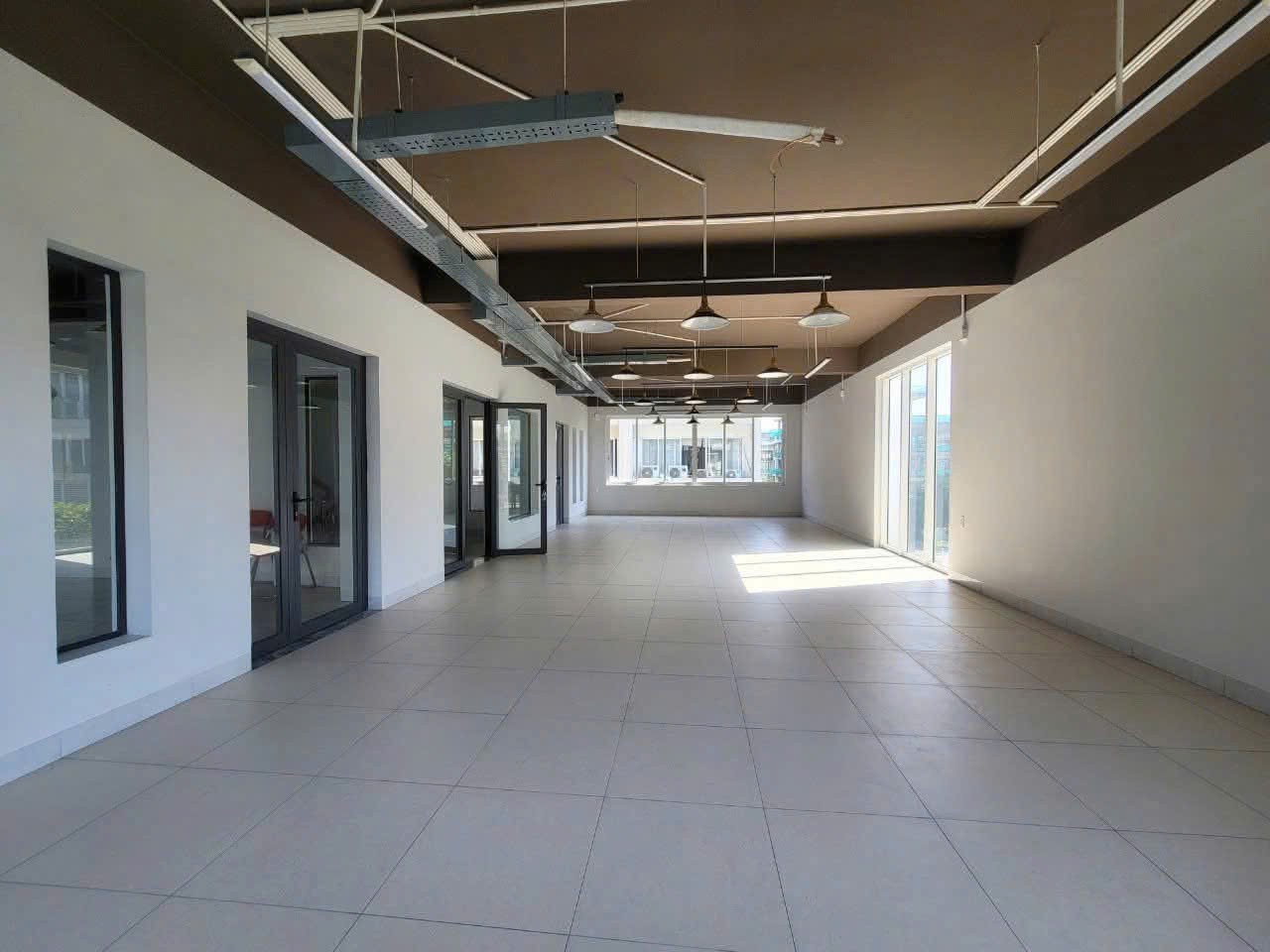 Cho thuê Nhà mặt tiền Quận 2, Hồ Chí Minh, Diện tích 260m², Giá Thương lượng