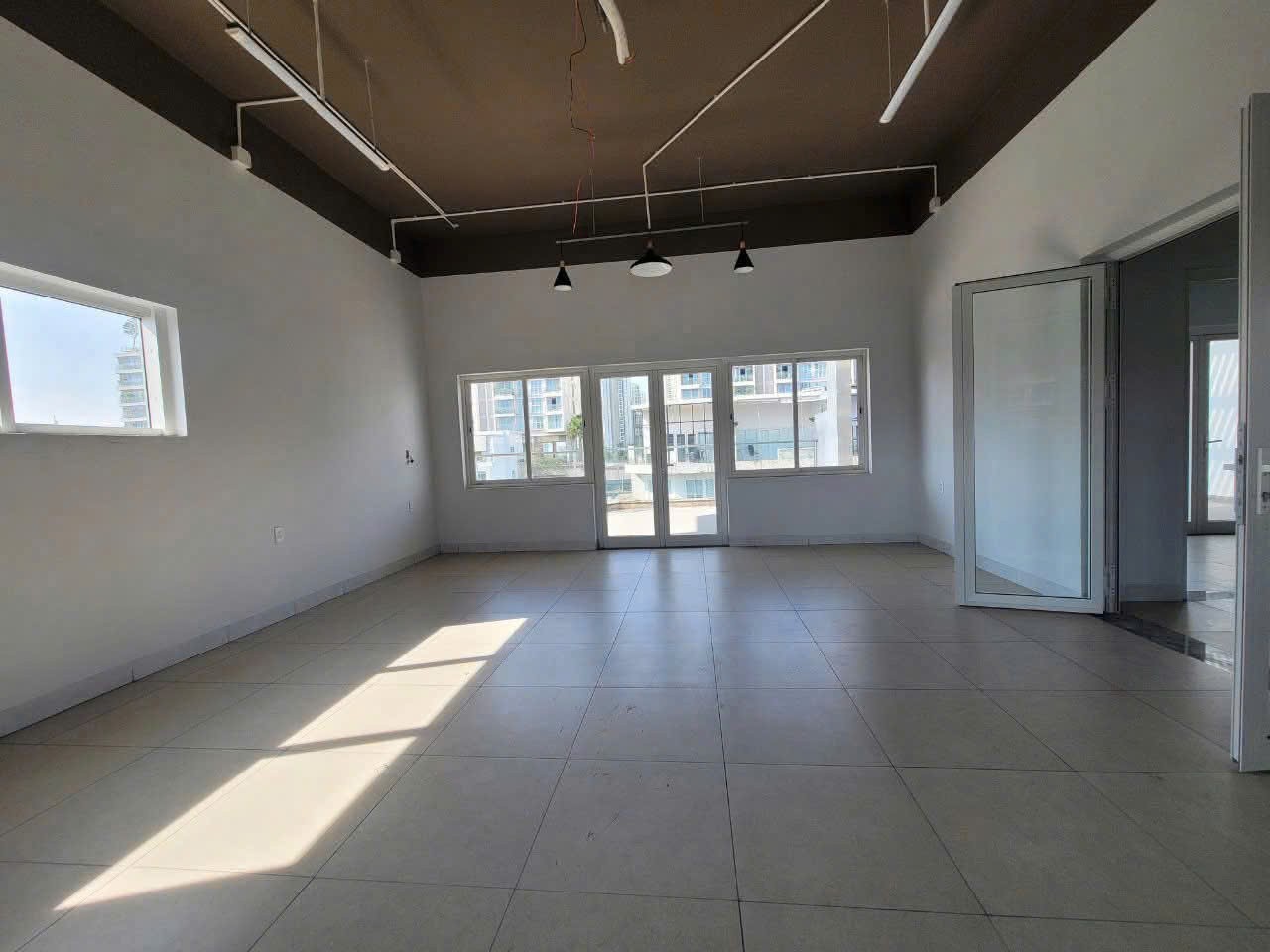 Cho thuê Nhà mặt tiền Quận 2, Hồ Chí Minh, Diện tích 260m², Giá Thương lượng 3