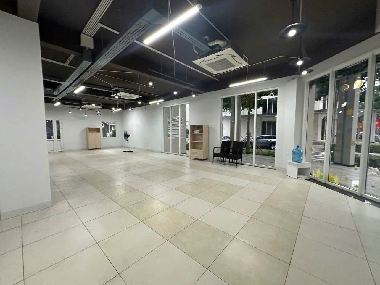 Cho thuê Nhà mặt tiền Quận 2, Hồ Chí Minh, Diện tích 260m², Giá Thương lượng 8