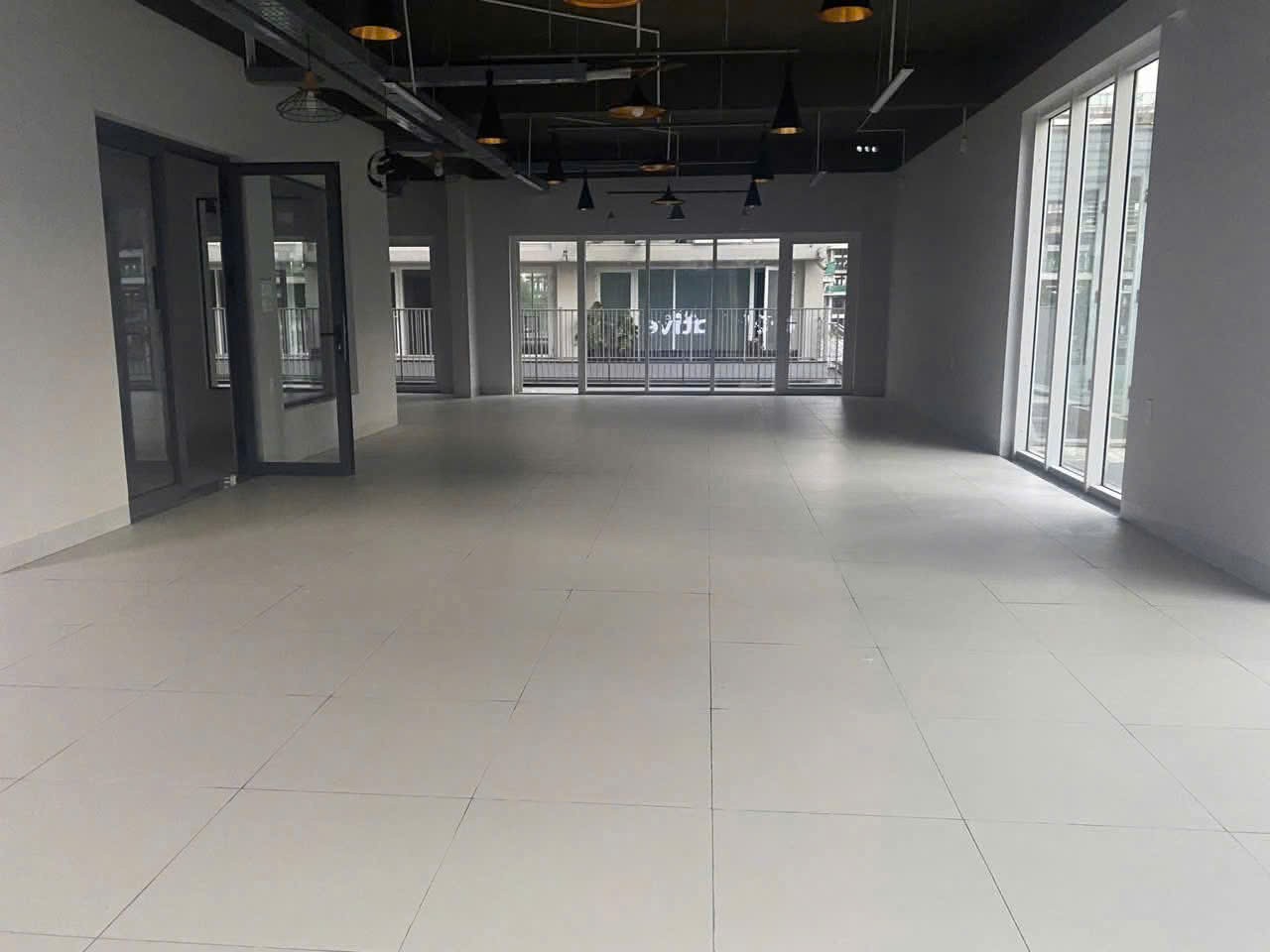 Cho thuê Nhà mặt tiền Quận 2, Hồ Chí Minh, Diện tích 260m², Giá Thương lượng 10