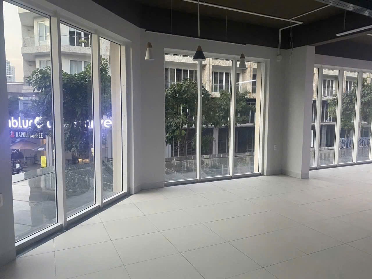 Cho thuê Nhà mặt tiền Quận 2, Hồ Chí Minh, Diện tích 260m², Giá Thương lượng 5