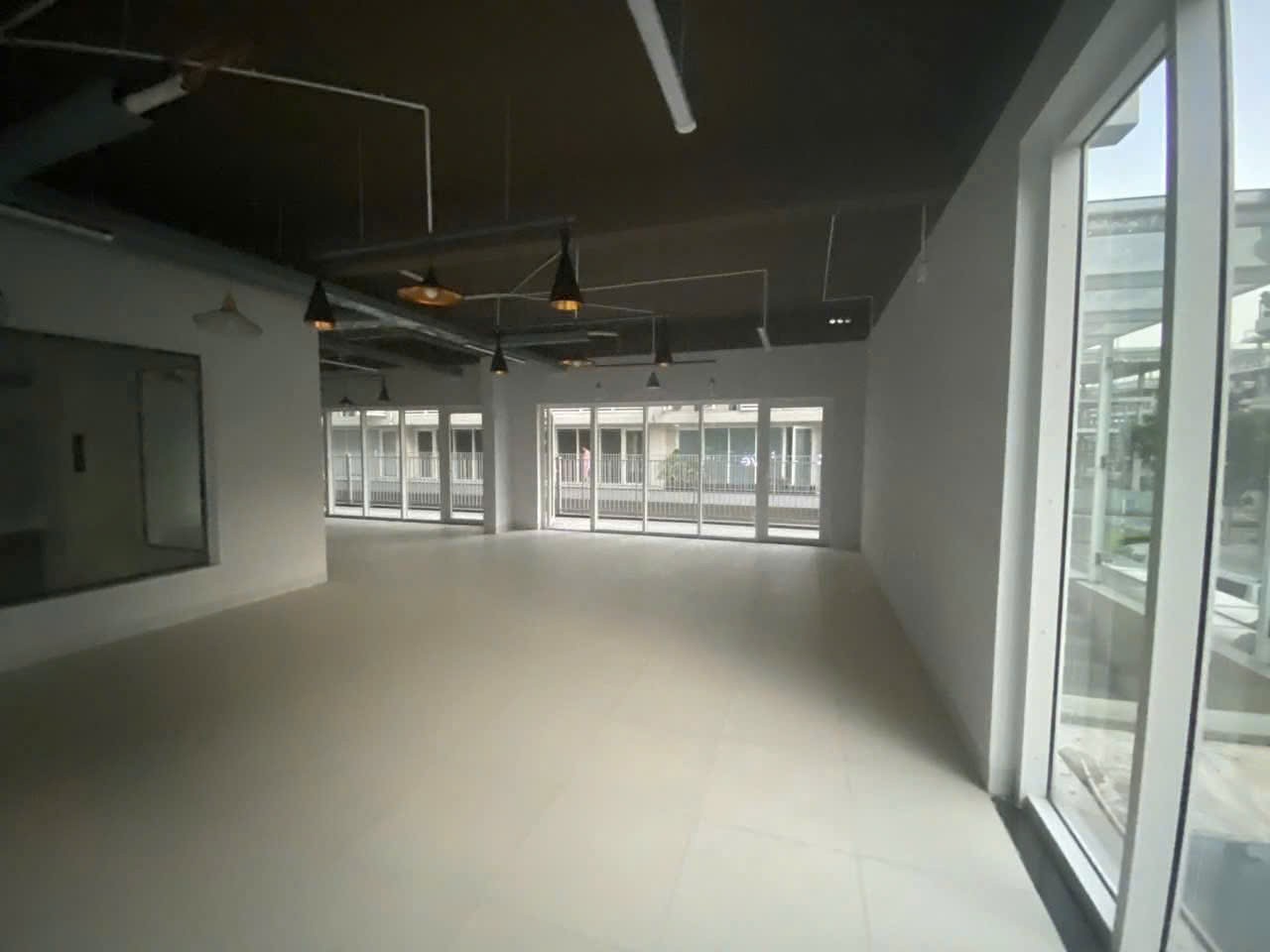 Cho thuê Nhà mặt tiền Quận 2, Hồ Chí Minh, Diện tích 260m², Giá Thương lượng 12