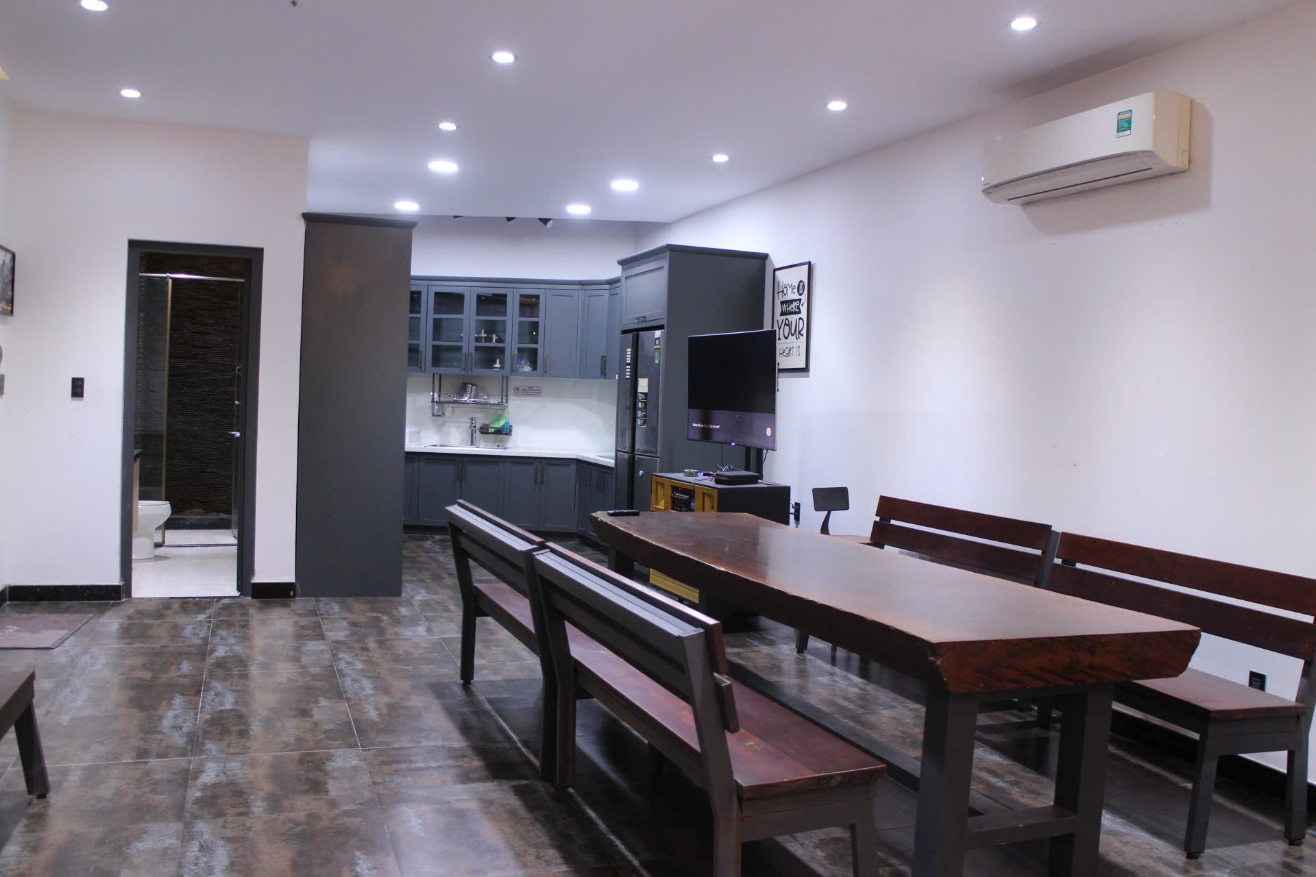 Cho thuê Nhà mặt tiền Phường Long Trường, Quận 9, Diện tích 2000m², Giá 130 Triệu/tháng