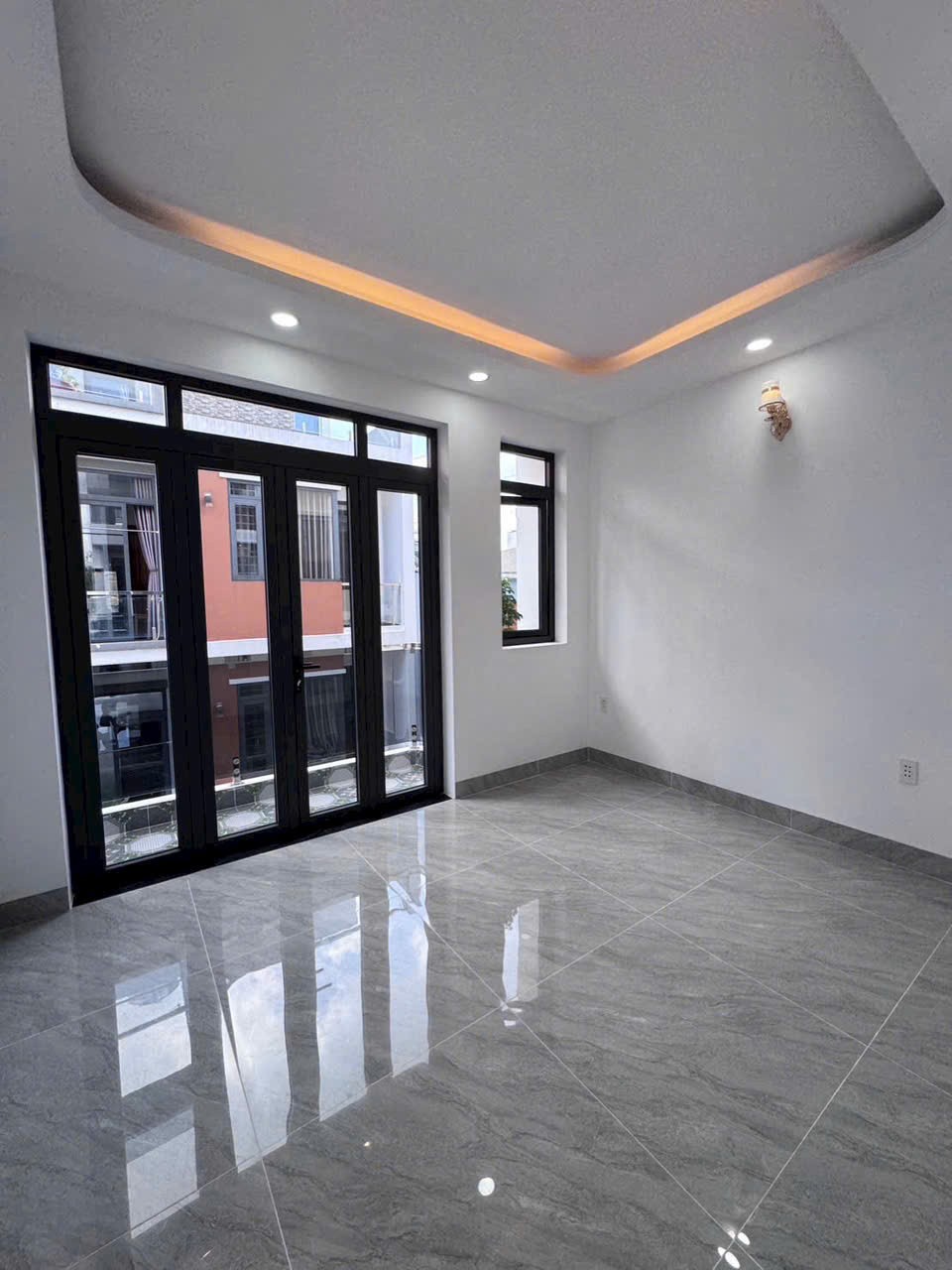 Bán nhà hẻm đường số 3, Bình Hưng Hòa dt 52m2 , 3 lầu 4pn,5wc giá 6,35 tỷ 9