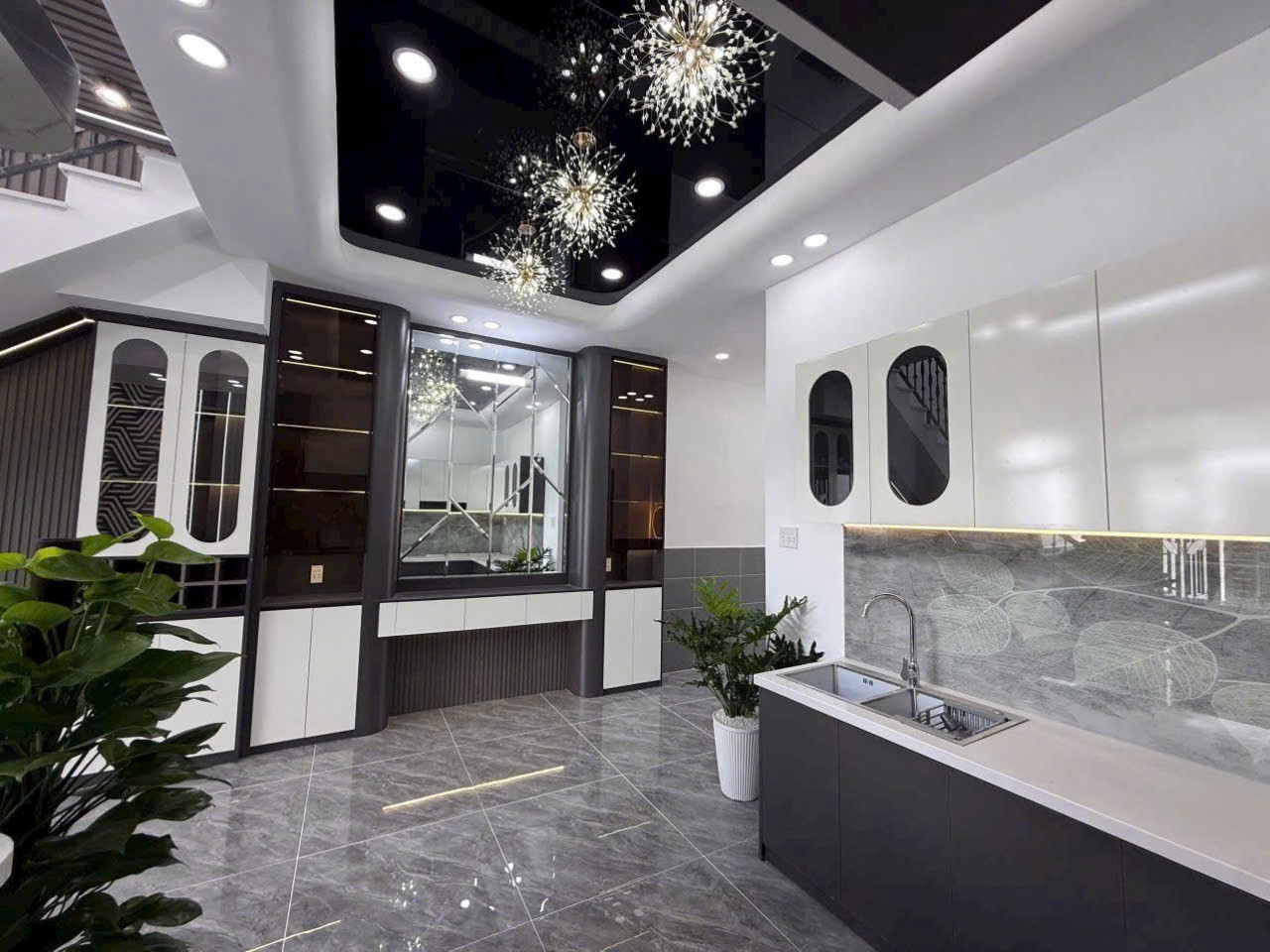 Bán nhà mới xây / tỉnh lộ 824, xã Mỹ Hạnh Nam, Đức Hòa dt 110m2 full thổ , 1 lầu, 3pn, 2wc giá 2,75 2