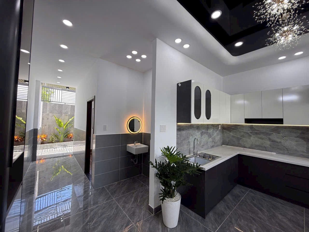 Bán nhà mới xây / tỉnh lộ 824, xã Mỹ Hạnh Nam, Đức Hòa dt 110m2 full thổ , 1 lầu, 3pn, 2wc giá 2,75 3